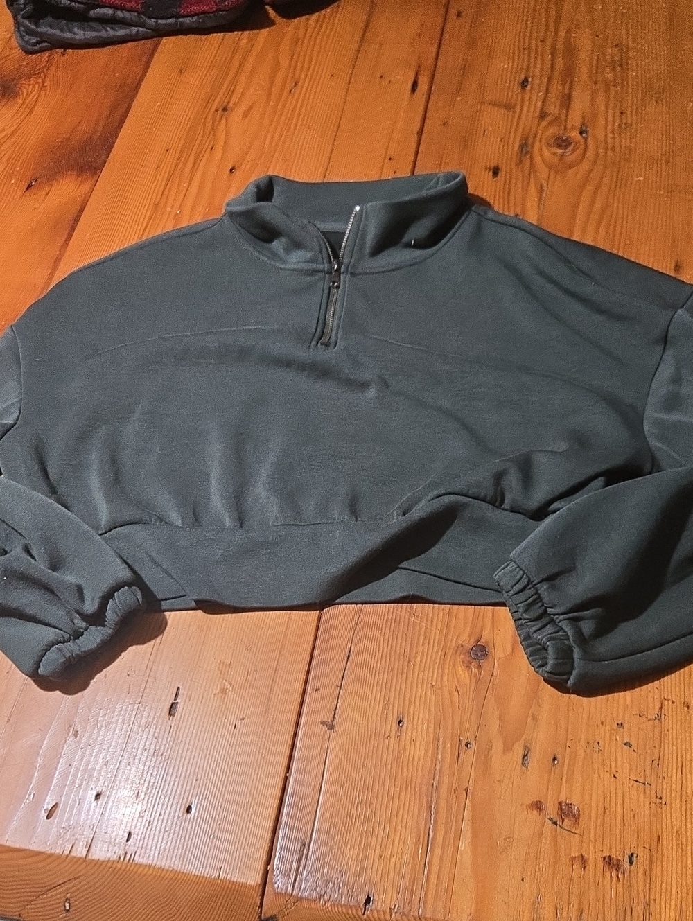 Women’s Cropped Quarter-Zip Sweatshirt — Green Sz M?